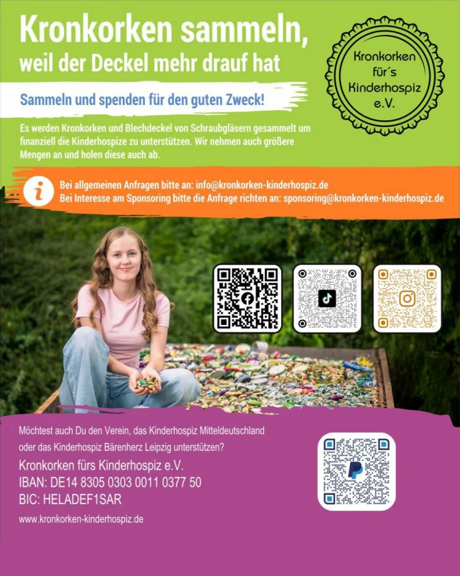 Informationsplakat der Aktion „Kronkorken fürs Kinderhospiz e. V.“ mit dem Aufruf, Kronkorken und Blechdeckel zu sammeln, um Kinderhospize finanziell zu unterstützen. Eine junge Frau sitzt vor einer großen Menge gesammelter Kronkorken.