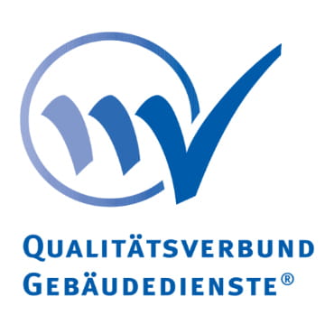 Blaues Logo des Qualitätsverbunds Gebäudedienste als Symbol für geprüfte Qualität in der Gebäudereinigung.